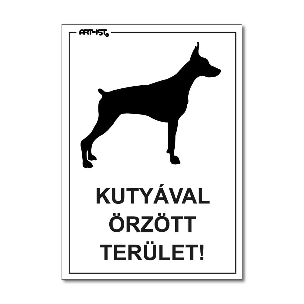 KUTYÁVAL ŐRZÖTT