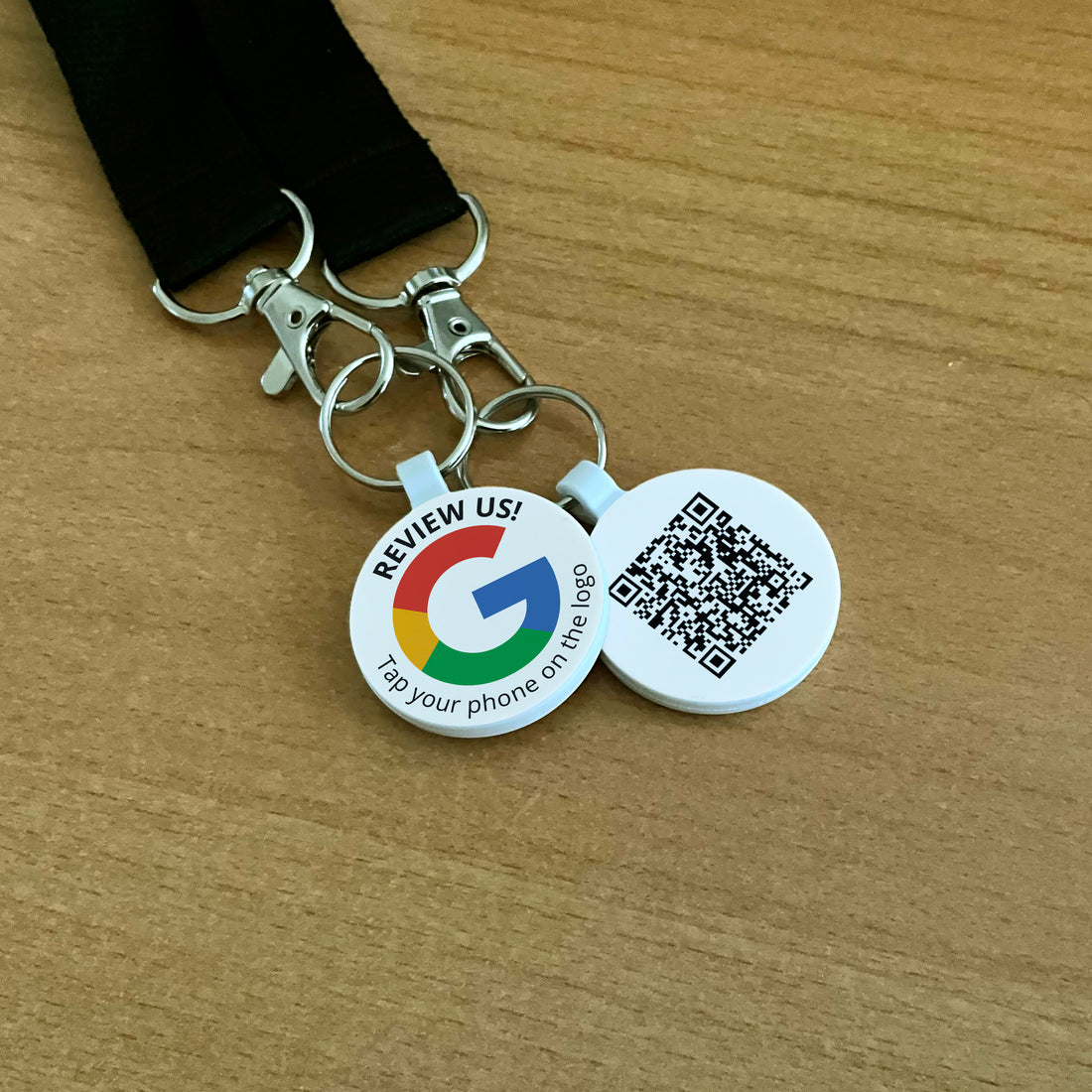 Google Értékelésgyűjtő kulcstartó NFC-vel és QR kóddal - angol nyelvű