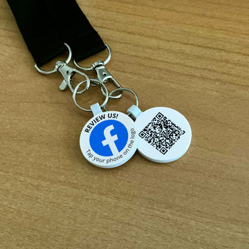 Facebook követőgyűjtő kulcstartó NFC-vel és QR kóddal - angol nyelvű